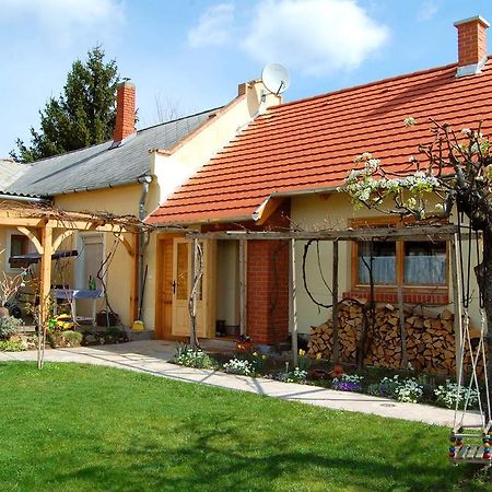 Nohab Apartman Badacsonytördemic Екстериор снимка
