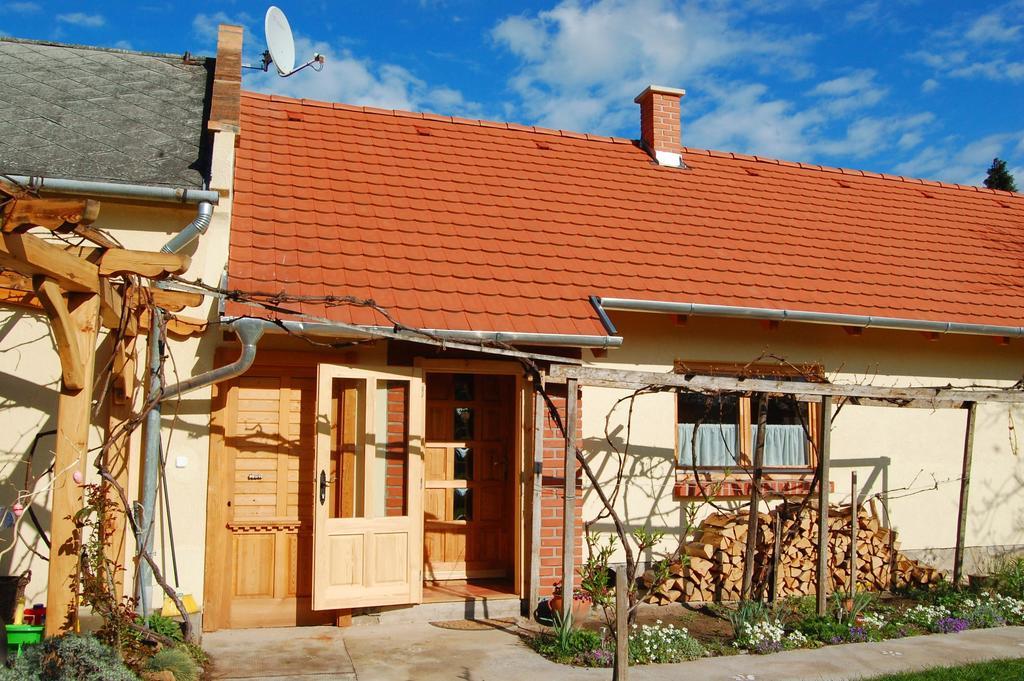 Nohab Apartman Badacsonytördemic Екстериор снимка